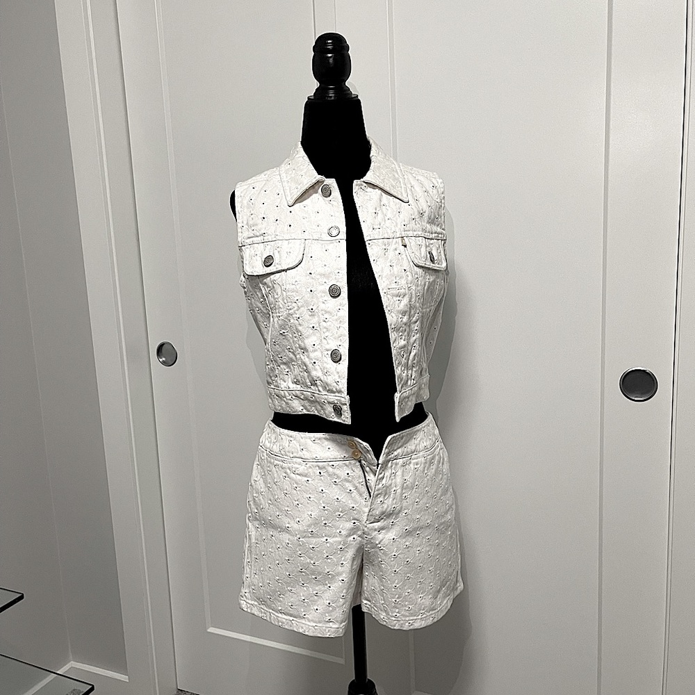 2𝒇𝒐𝒓$150 RALPH LAUREN White denim vest Size4